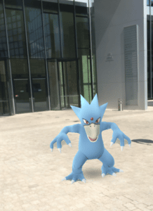 Das Pokémon "Entoron" treibt sich vor der DZ BANK herum. 